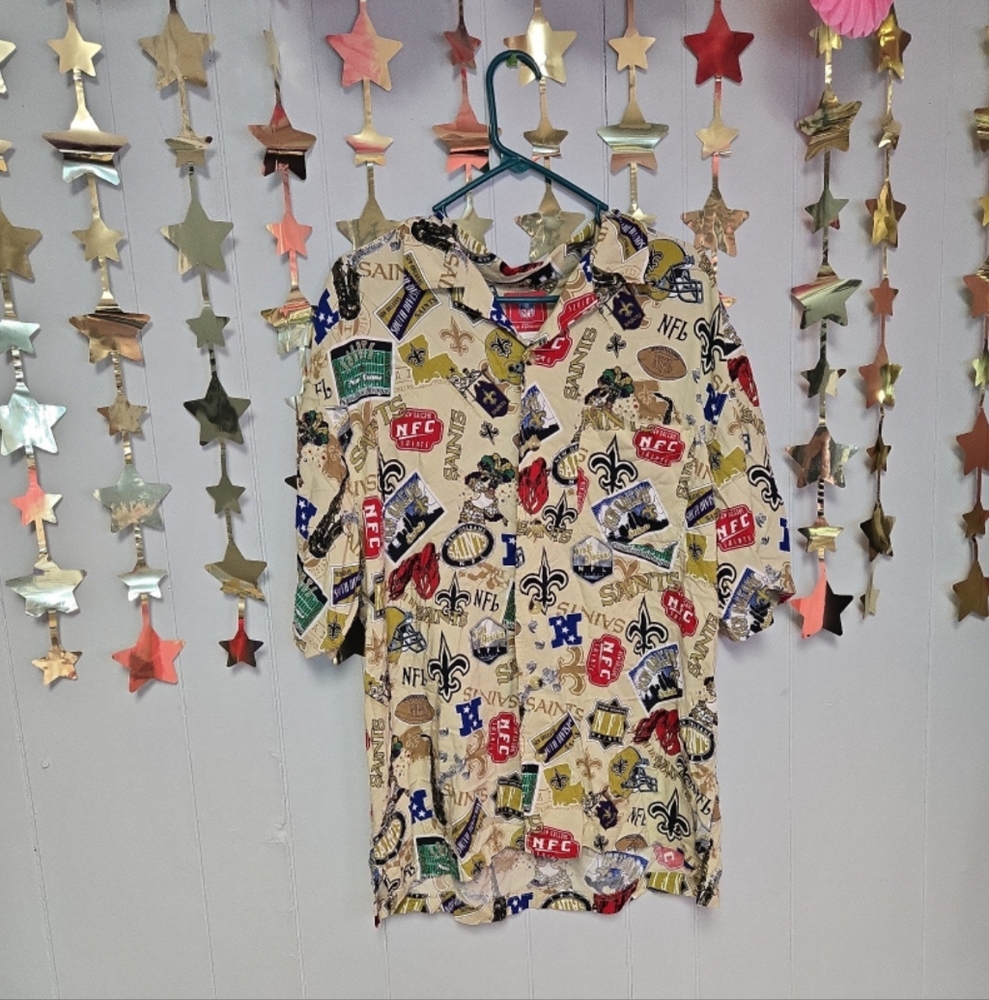 VINTAGE Official NFL ALLOVER NEW ORLEANS SAINTS PRINTED RAYON BUTTON UP SHIRT